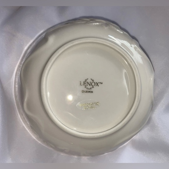 Lenox Rose Blossom Dessert Scalloped Edges Bowls (2) Ivory and Gold Accents - Picture 7 of 7